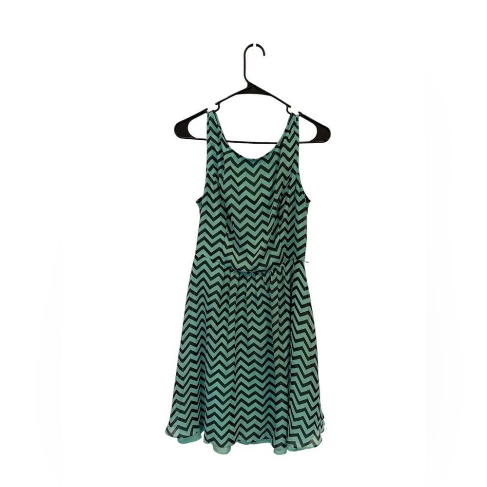 Chic Chevron Midi Dress in Teal